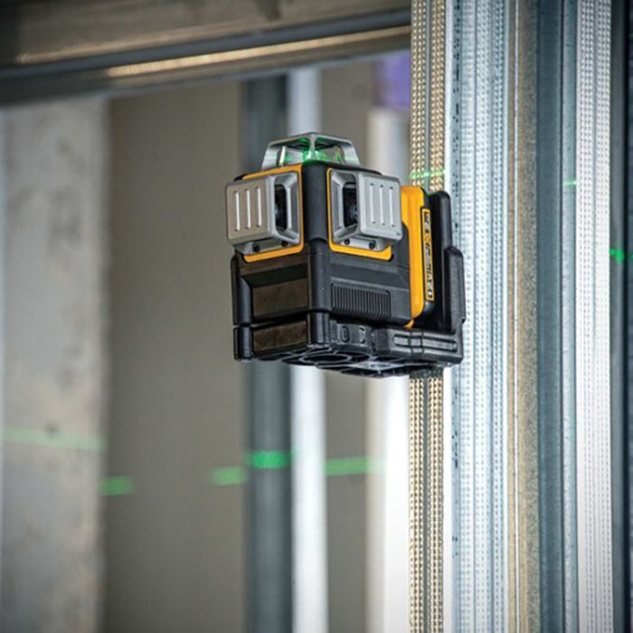 DeWalt DW089LG 12V Max 3 x 360 Degree Cordless Green Line Laser Level Kit
