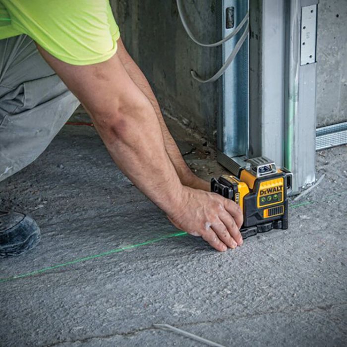 DeWalt DW089LG 12V Max 3 x 360 Degree Cordless Green Line Laser Level Kit