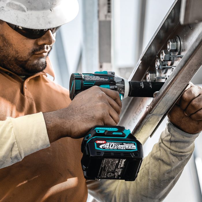 Makita GWT05D XGT 1/2" 40V Max 2.5 Ah Cordless 4‑Speed Square Drive Impact Wrench Kit with Detent Anvil