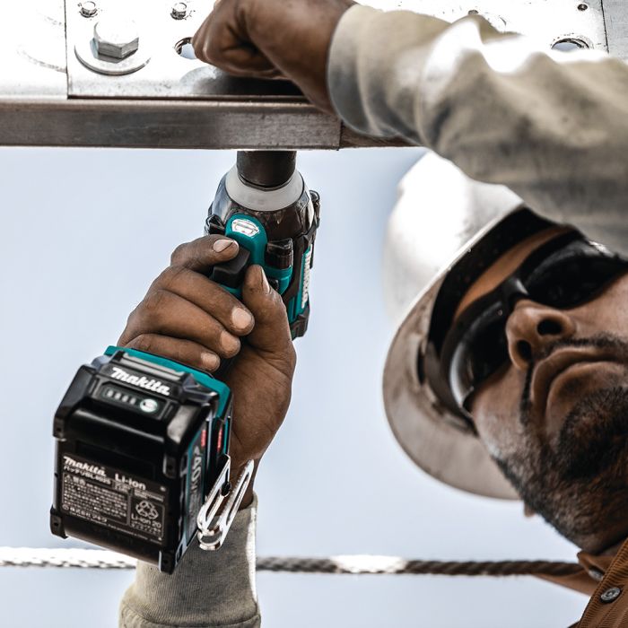 Makita GWT05D XGT 1/2" 40V Max 2.5 Ah Cordless 4‑Speed Square Drive Impact Wrench Kit with Detent Anvil