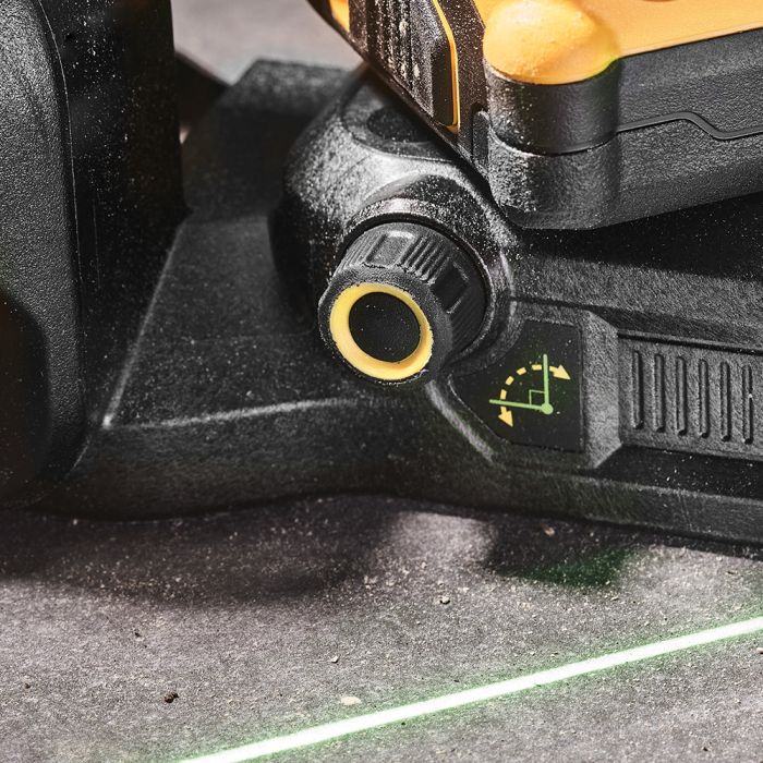 DeWalt DCLE34220G 20V Max 2-Spot Cross Line Combo Green Laser Kit