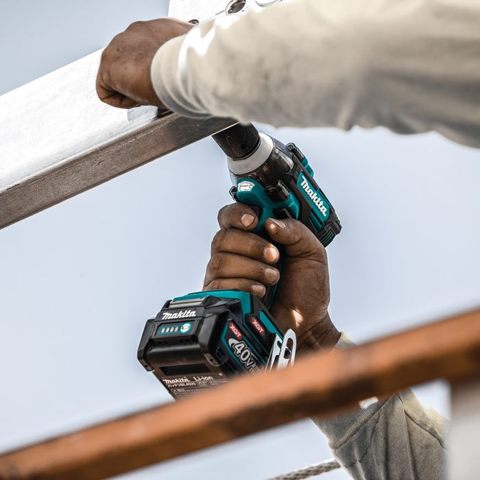 Makita GWT05D XGT 1/2" 40V Max 2.5 Ah Cordless 4‑Speed Square Drive Impact Wrench Kit with Detent Anvil