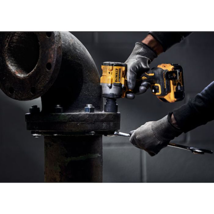 DeWalt DCF921P2 Atomic 20V Max 1/2" Cordless Impact Wrench with Hog Ring Anvil Kit